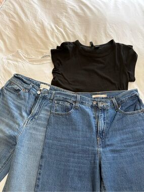 Denim Jeans bundle! 2 pairs and bonus 3 tees!